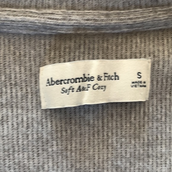 Abercrombie sweater - Picture 2 of 2
